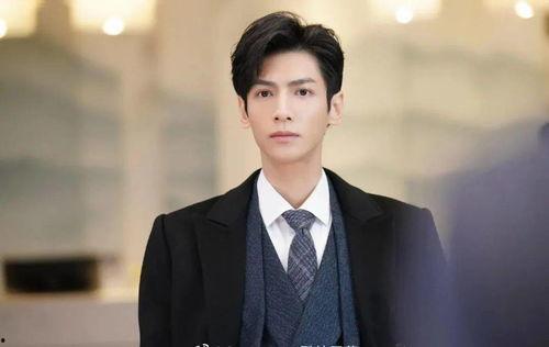 娱乐吃瓜罗云熙,从娱乐吃瓜到人气飙升,他的蜕变之路